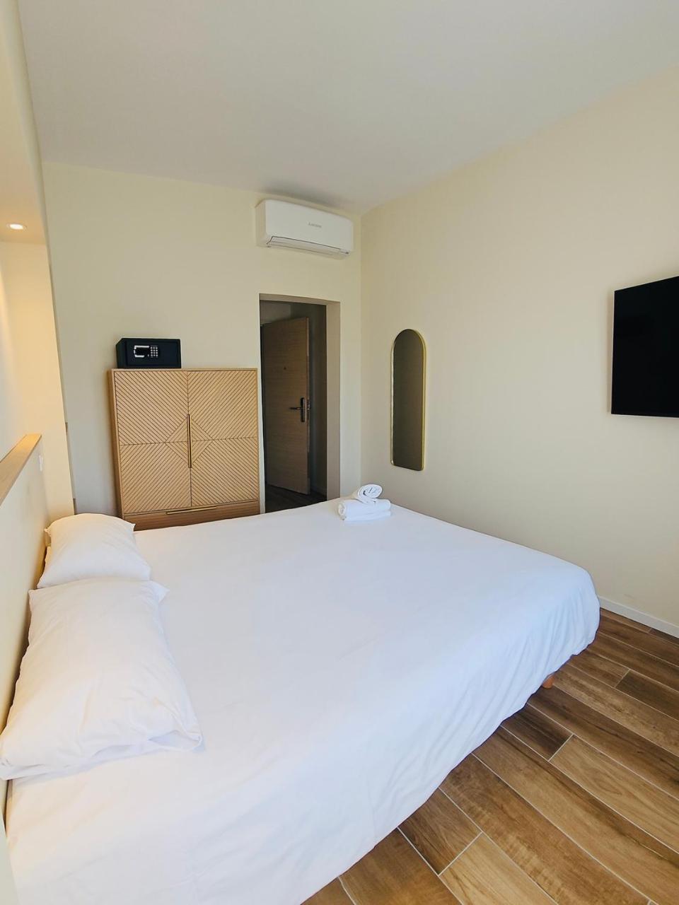 Adonis Sanary Grand Hotel Des Bains Buitenkant foto
